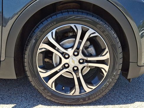 Used 2020 Chevrolet Bolt Premier w/ Infotainment Package FWD image 8