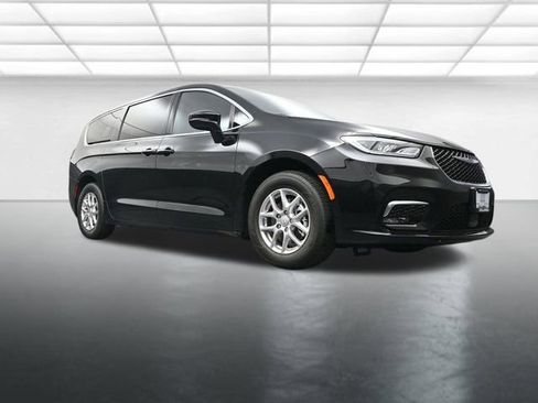 New 2026 Chrysler Pacifica Select image 18