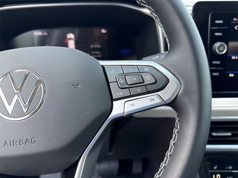 New 2025 Volkswagen Taos SE image 20