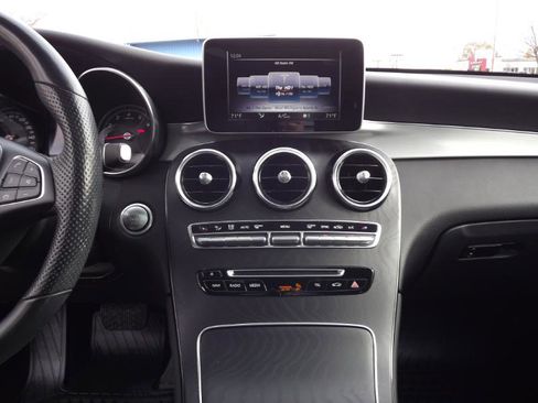 Used 2019 Mercedes-Benz GLC 300 4MATIC image 21