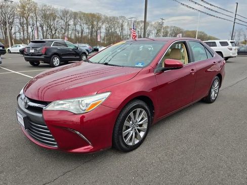Used 2016 Toyota Camry XLE w/ Moonroof Package image 3