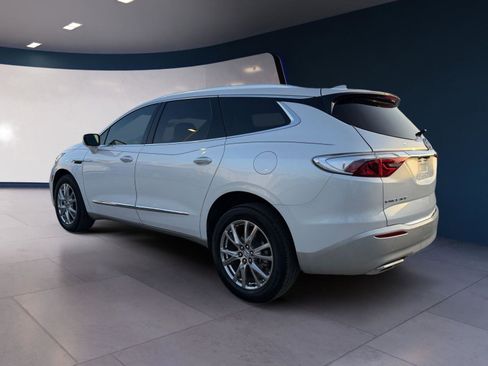 Used 2023 Buick Enclave Premium image 3