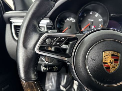 Certified 2018 Porsche Macan AWD/4WD image 36