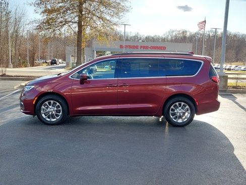 Used 2022 Chrysler Pacifica Touring-L image 10