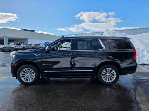 Used 2023 GMC Yukon SLT w/ SLT Premium Package image 5