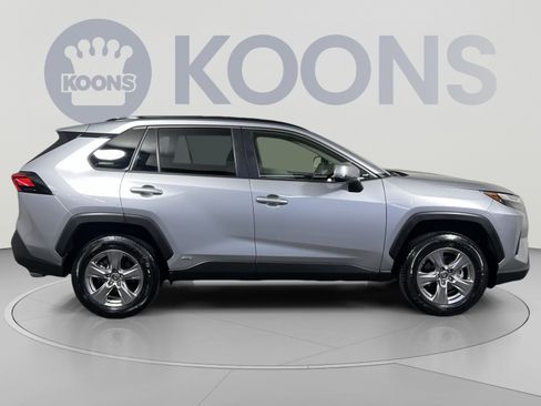 Used 2025 Toyota RAV4 XLE AWD/4WD image 12