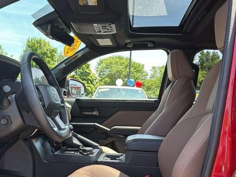 Certified 2025 Toyota 4Runner Limited AWD/4WD image 10