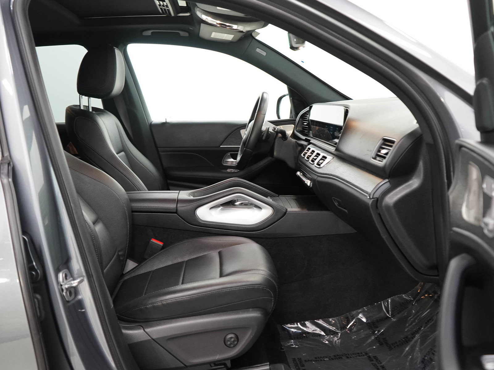 Used 2022 Mercedes-Benz GLE 350 4MATIC w/ Premium Package image 11