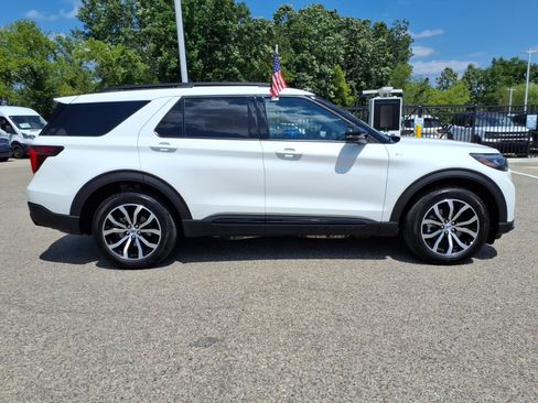 Used 2025 Ford Explorer ST-Line AWD/4WD image 9