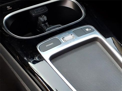 Used 2025 Mercedes-Benz CLA 250 4MATIC image 11