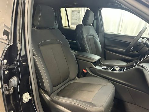 Used 2024 Jeep Grand Cherokee Laredo w/ Luxury Tech Group I AWD/4WD image 21