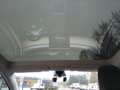 Used 2022 Tesla Model Y Performance image 10