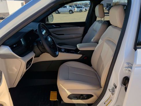 New 2026 Jeep Grand Cherokee Limited w/ Limited Altitude Package image 12