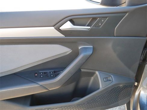 Certified 2025 Volkswagen Jetta SE image 16