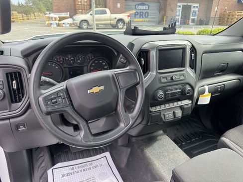 Used 2025 Chevrolet Silverado 1500 W/T image 11