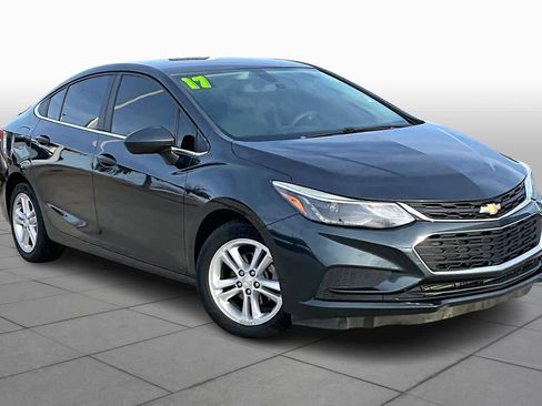 Used 2017 Chevrolet Cruze LT image 3