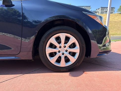 Used 2022 Toyota Corolla LE FWD image 32
