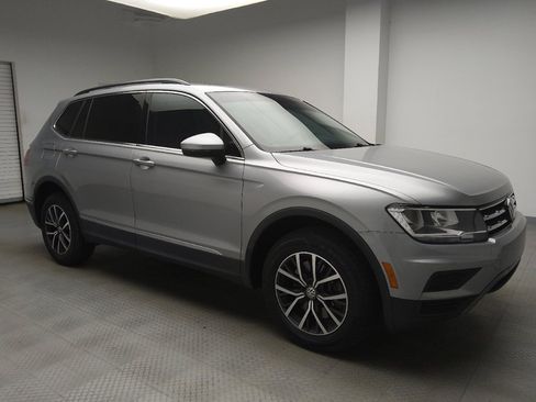 Used 2020 Volkswagen Tiguan SE w/ Panoramic Sunroof Package image 11