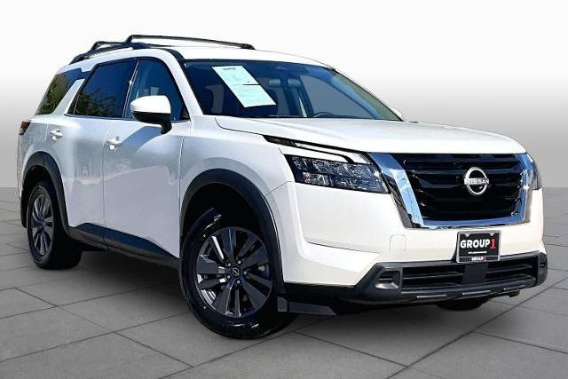 Certified 2024 Nissan Pathfinder SV FWD image 3