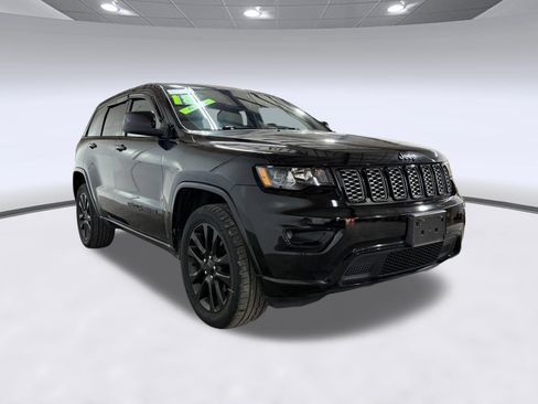 Used 2018 Jeep Grand Cherokee Altitude AWD/4WD image 25