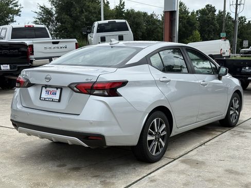 Used 2024 Nissan Versa SV FWD image 5