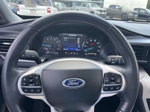 Used 2023 Ford Explorer XLT w/ Equipment Group 202A AWD/4WD image 27
