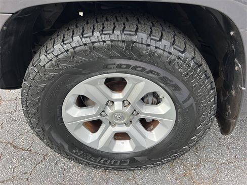 Used 2018 Toyota 4Runner SR5 Premium image 8