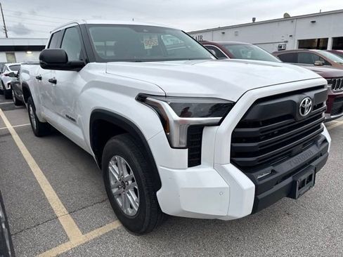 Used 2022 Toyota Tundra SR5 w/ SR5 Convenience Package RWD image 8