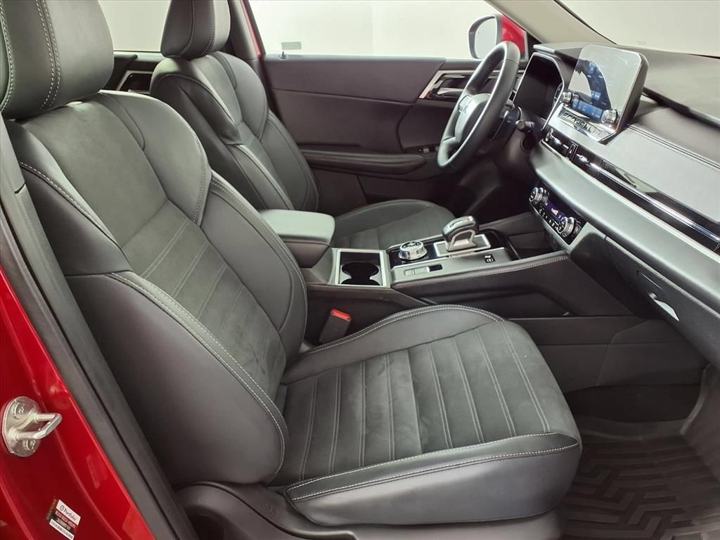 Used 2024 Mitsubishi Outlander SE AWD/4WD image 9