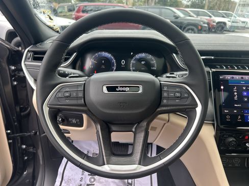New 2025 Jeep Grand Cherokee L Limited w/ Luxury Tech Group II image 19
