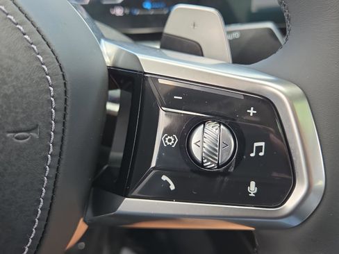 Used 2026 BMW 750e xDrive w/ Luxury Rear Seating Package image 27