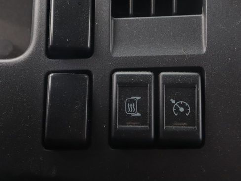 Used 2020 Isuzu NPR image 24