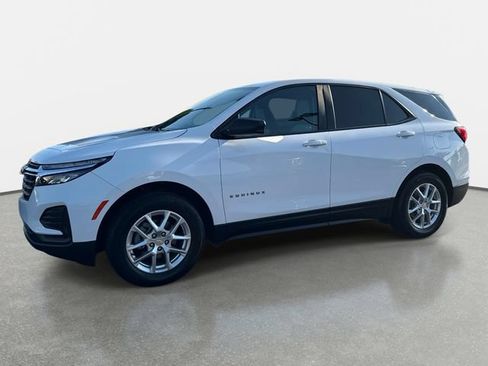 Used 2023 Chevrolet Equinox LS w/ LS Convenience Package FWD image 2