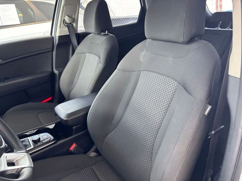 Used 2025 Kia Sportage LX FWD image 36