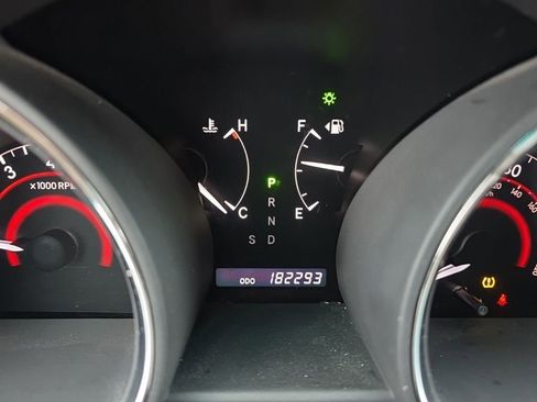 Used 2012 Toyota Highlander FWD image 25