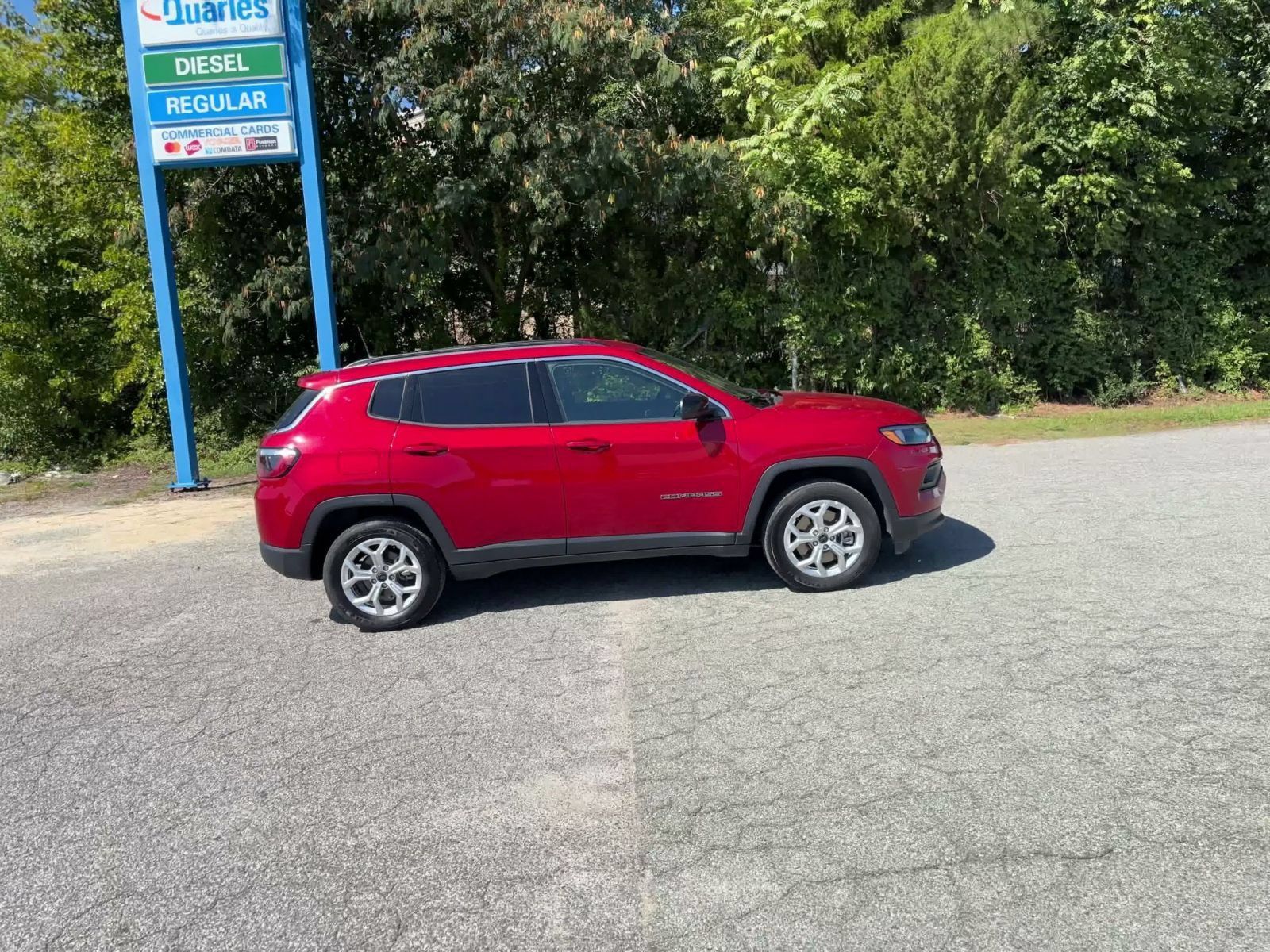 Used 2025 Jeep Compass Latitude AWD/4WD image 15