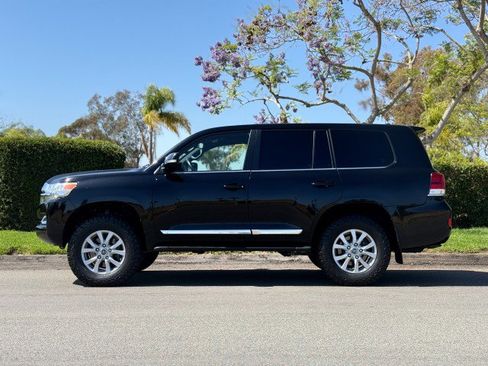 Used 2018 Toyota Land Cruiser w/ Carpet Mat Package AWD/4WD image 2