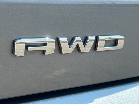 Used 2023 GMC Acadia Denali w/ Denali Ultimate Package AWD/4WD image 2