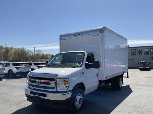 New 2027 Ford E-350 and Econoline 350 Super Duty RWD image 3