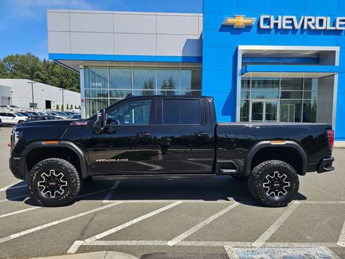 Used 2025 GMC Sierra 2500 AT4X AWD/4WD image 2
