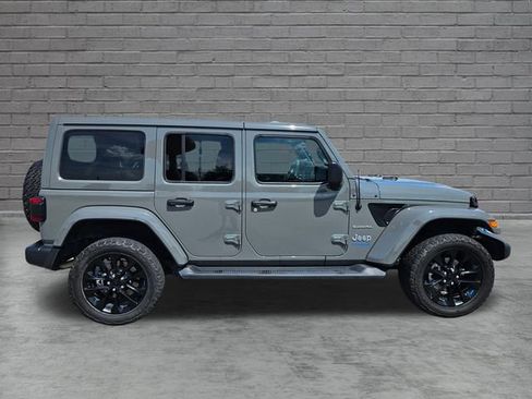 Used 2022 Jeep Wrangler Unlimited Sahara w/ Cold Weather Group AWD/4WD image 6