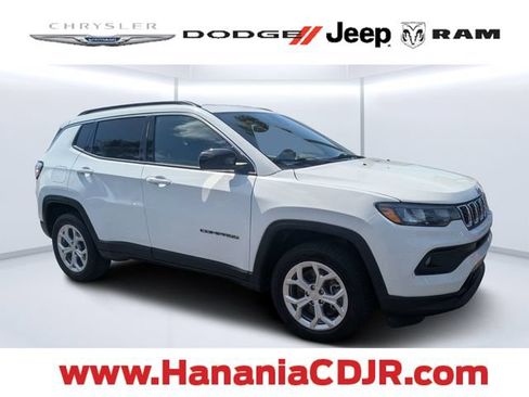 Certified 2024 Jeep Compass Latitude AWD/4WD image 1