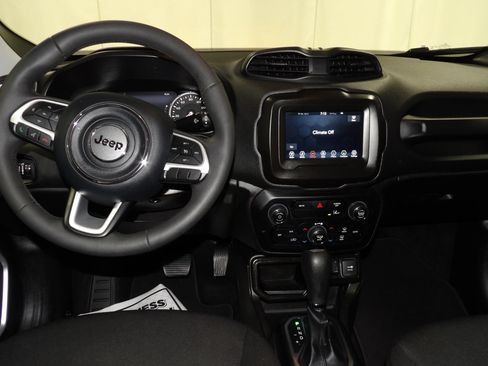Used 2021 Jeep Renegade Latitude FWD image 13