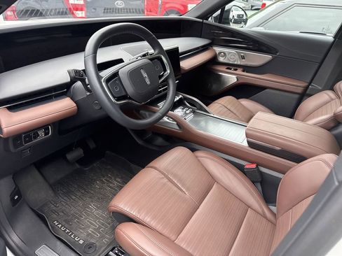 Used 2026 Lincoln Nautilus Reserve image 10