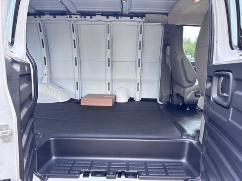 New 2025 Chevrolet Express 3500 Work Van w/ Driver Convenience Package image 18