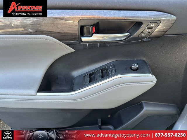 Certified 2021 Toyota Highlander Limited AWD/4WD image 22