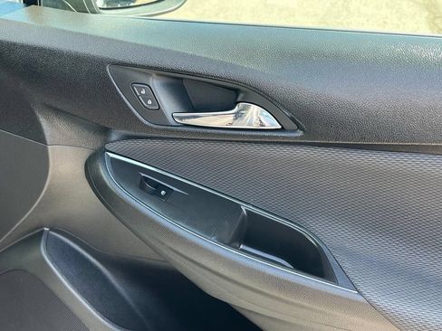 Used 2019 Chevrolet Cruze LT FWD image 18