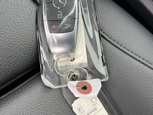 Used 2024 Mercedes-Benz GLB 250 4MATIC image 38