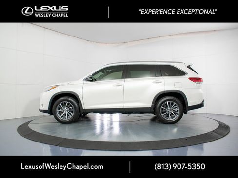 Used 2019 Toyota Highlander XLE image 10