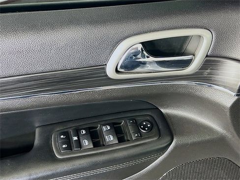 Used 2019 Jeep Grand Cherokee Limited image 11